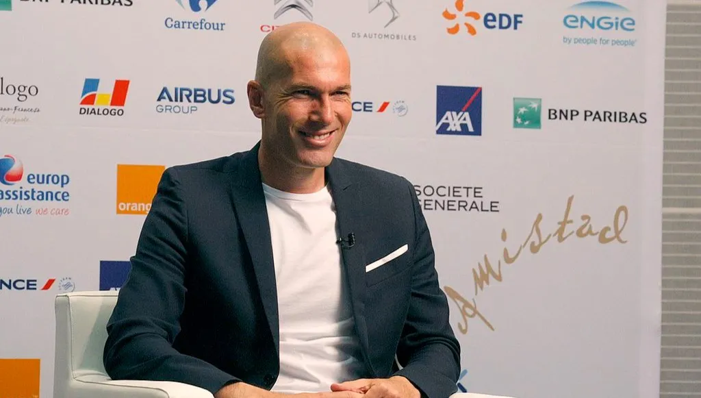 Wybitny piłkarz, utytułowany trener. Zidane kończy 50 lat. Jego karierę uhonorowano piosenką i... rzeźbą 
