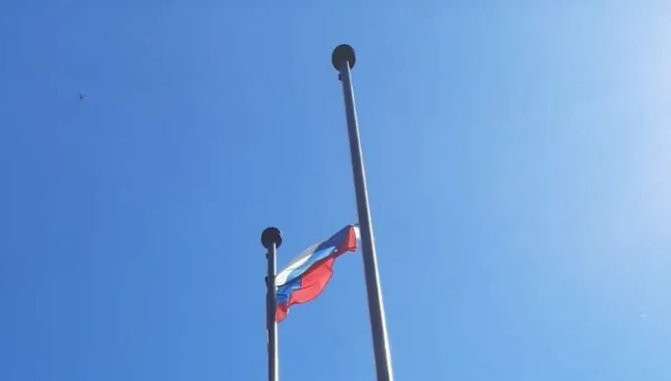 Putin zarządził zdjęcie polskich flag na cmentarzu w Katyniu. "Prowokuje i chce zaogniać relacje". Jest reakcja MSZ
