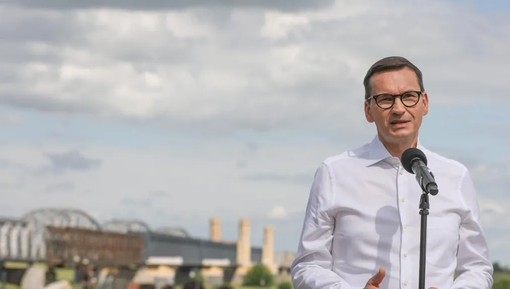"Niech to będzie symbol odbudowywania Polski". Rząd przekaże 60 mln zł na odbudowę mostu w Tczewie 