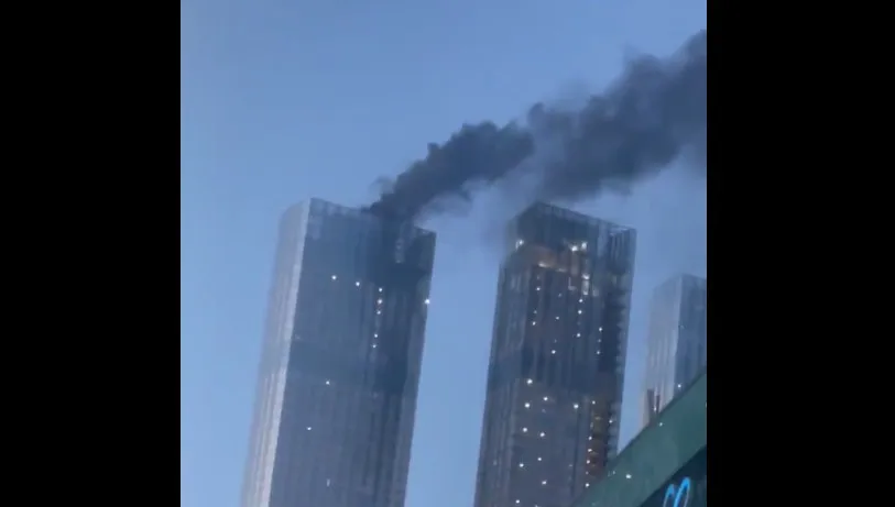 Pożar w samym centrum Moskwy. Kłęby czarnego dymu nad 66-piętrowym wieżowcem [WIDEO]
