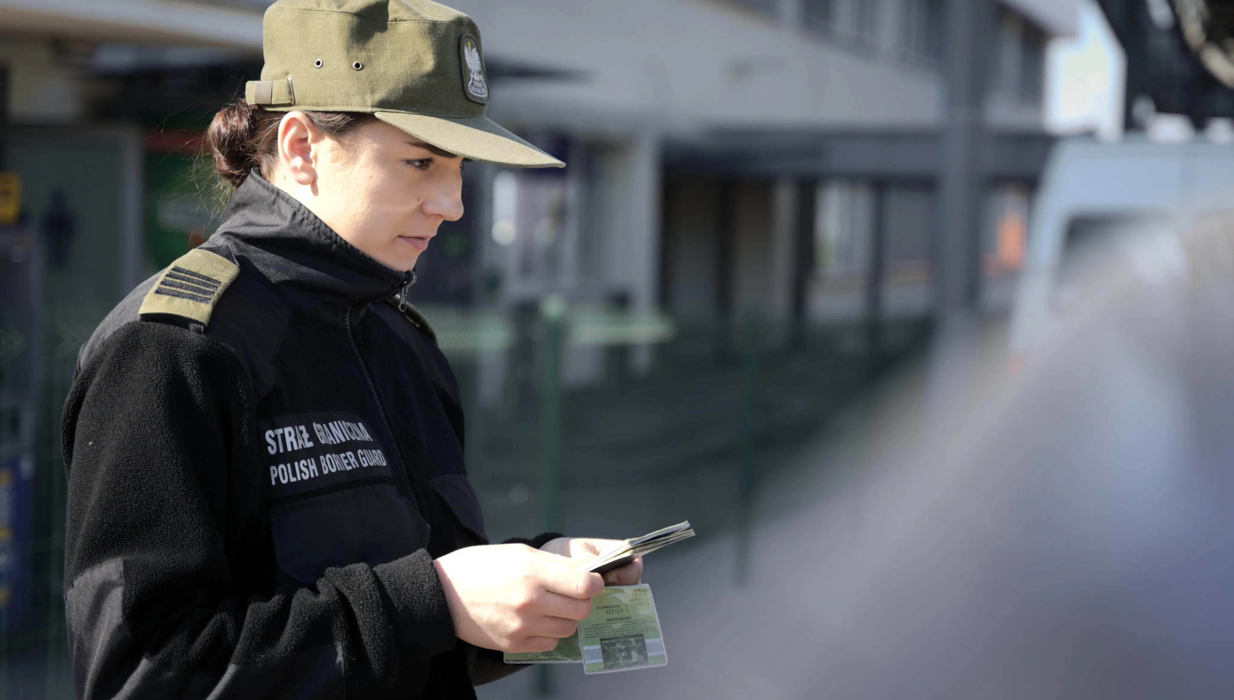 Organizowali przemyt ludzi. Zatrzymano 11 członków gangu