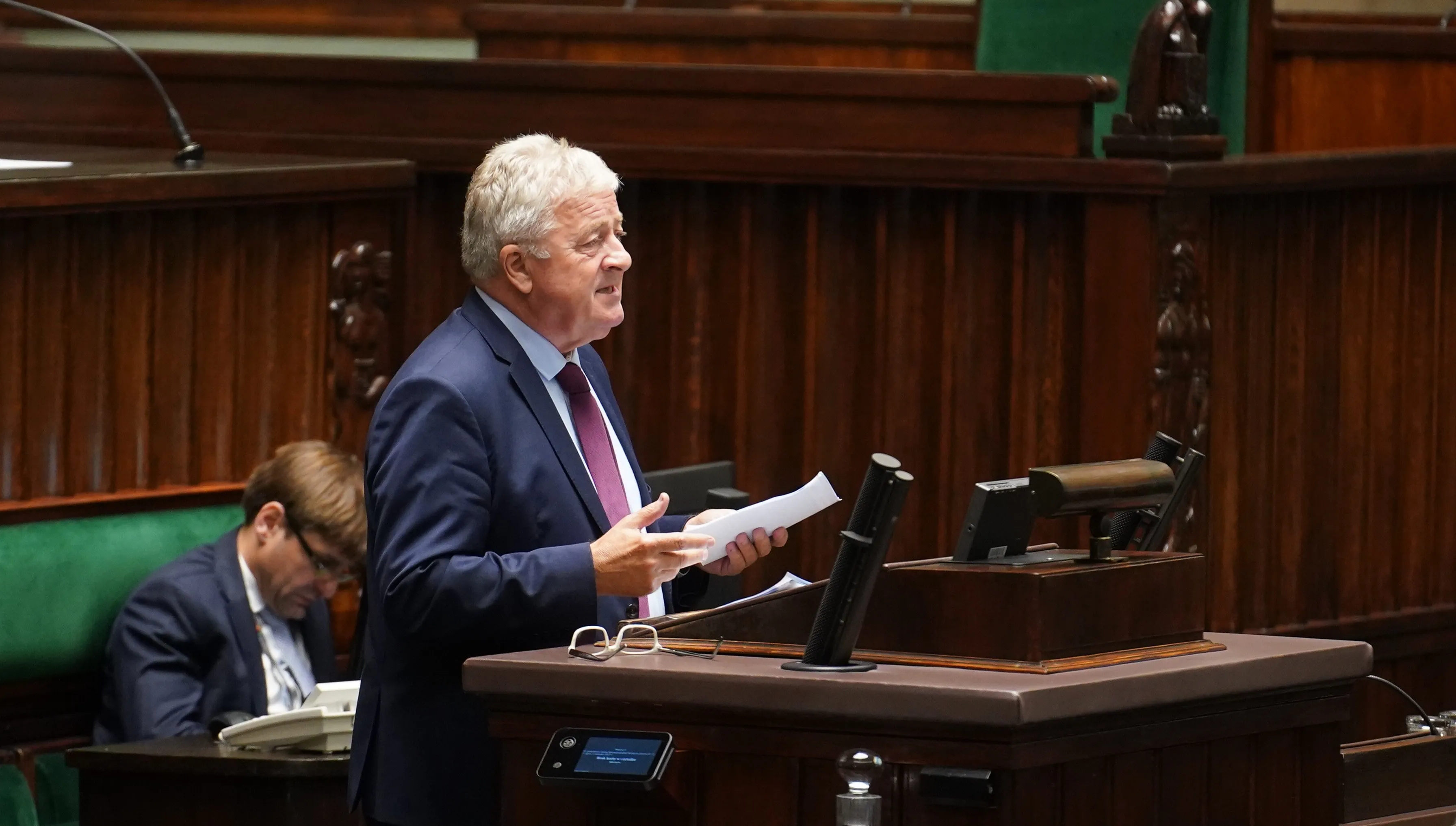 PiS chwali wykonanie budżetu. Opozycja przeciw