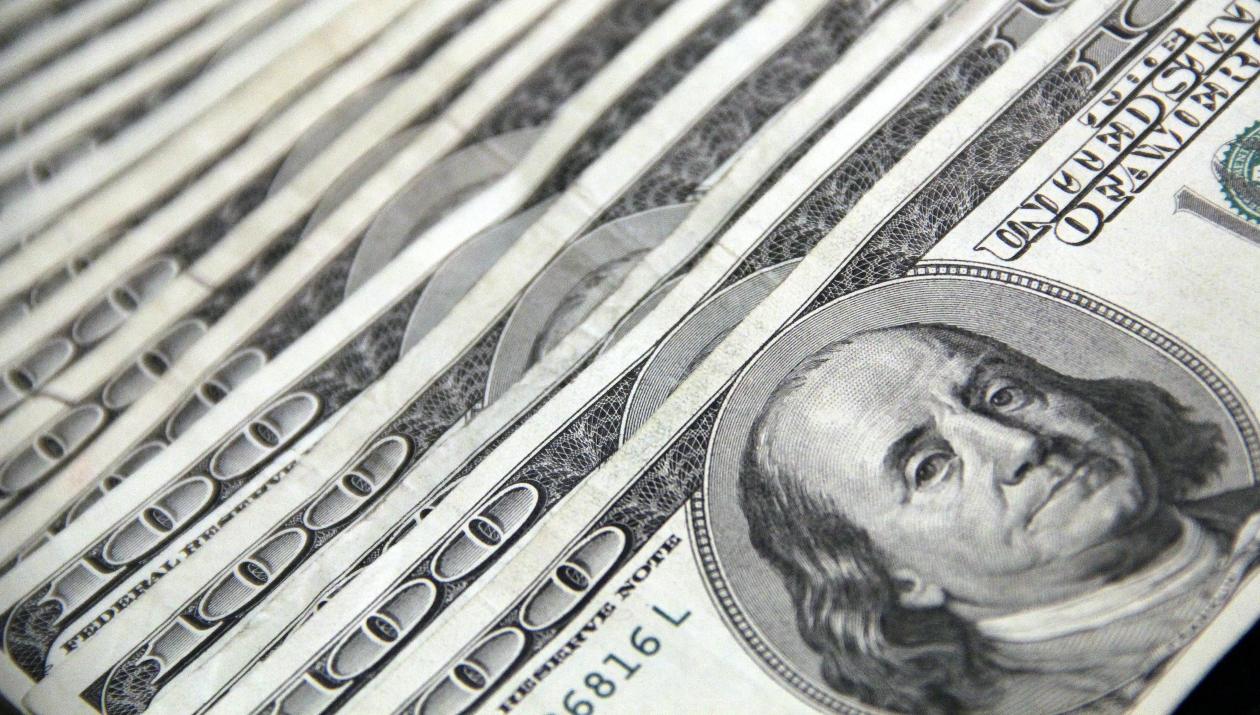 Żona deputowanego Rady Najwyższej Ukrainy wywiozła w walizkach 30 mln dolarów?