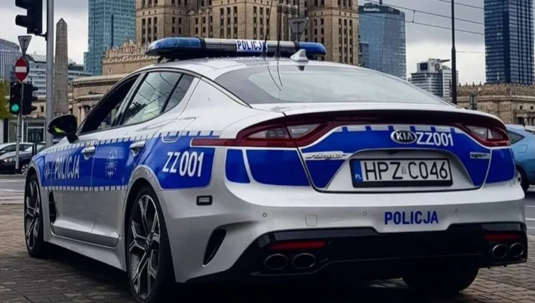 Pościg. Koziołkował w wynajętym aucie. Trafił do szpitala