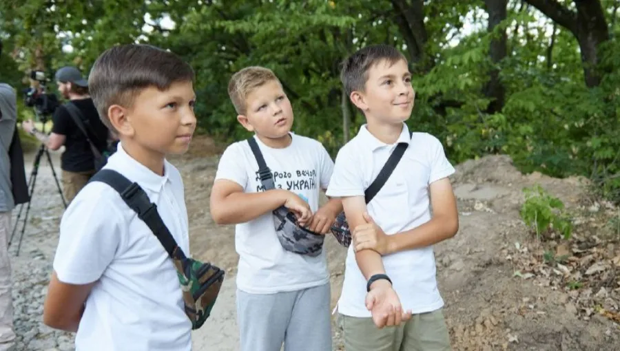 Chłopcy chcieli wesprzeć ukraińską armię. Otworzyli myjnię samochodów
