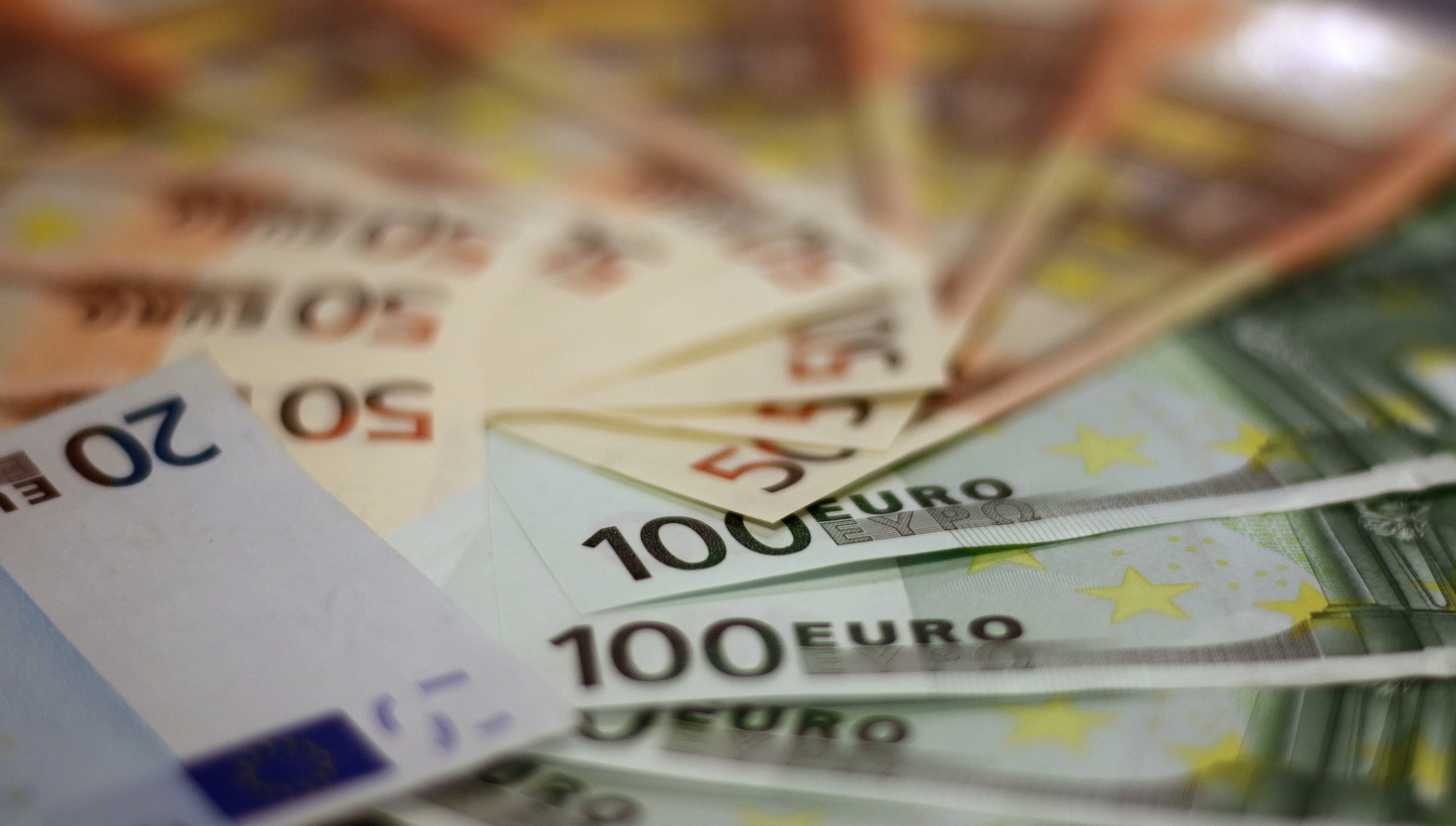 Komisja Europejska wypłaciła 500 mln euro dla Ukrainy. Jutro wyśle kolejny taki przelew