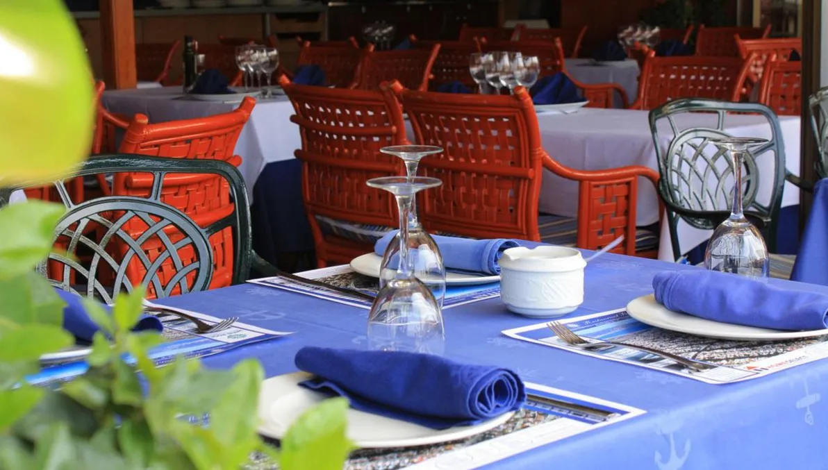 Wakacje w Hiszpanii? UWAGA: Kawiarnie i restauracje ograniczają czas korzystania ze stolików