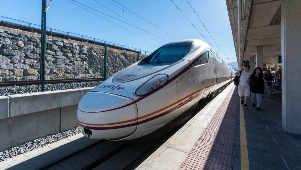 Połączenia między Madrytem a Barceloną zawieszone. Ukradziono kable