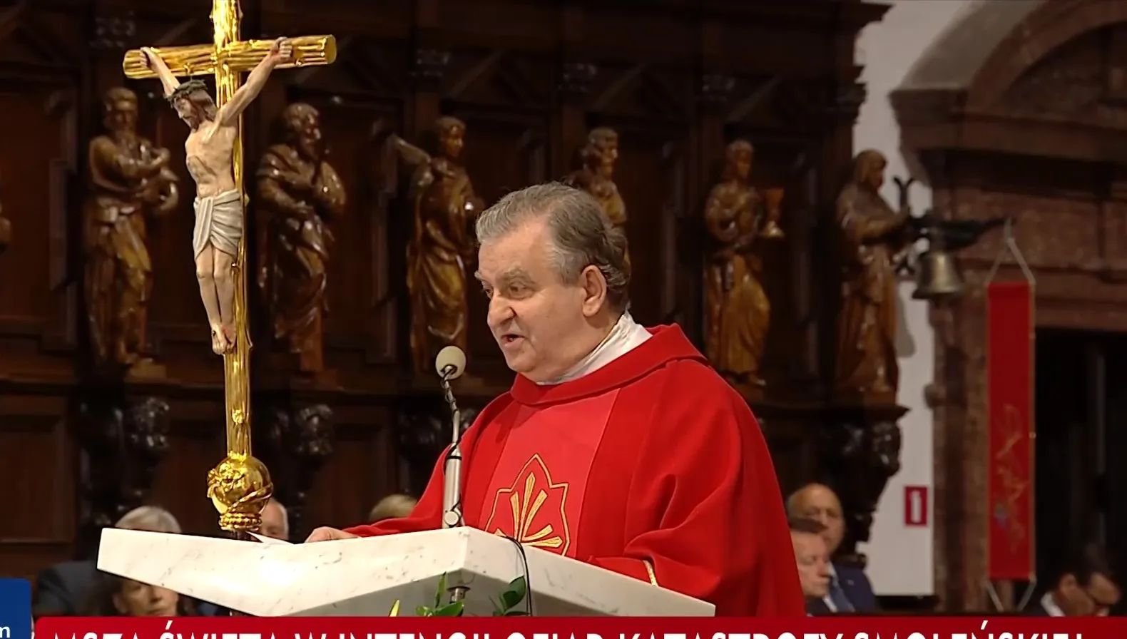 Ks. Bartołd: Polska żyje duchem służby i poświęcenia tych, którzy zginęli pod Smoleńskiem 