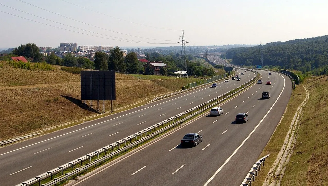 Wielkopolskie: Po wypadku zablokowana droga krajowa nr 24