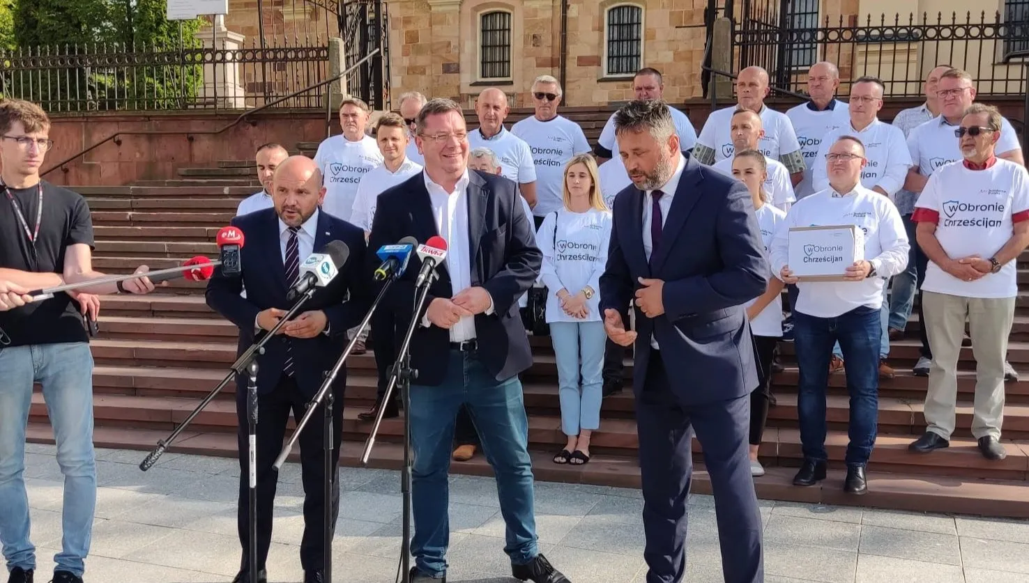 "W obronie chrześcijan". Minister Wójcik: chodzi o wolność 