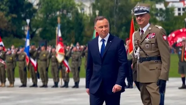 Uroczysta odprawa wart przed Grobem Nieznanego Żołnierza