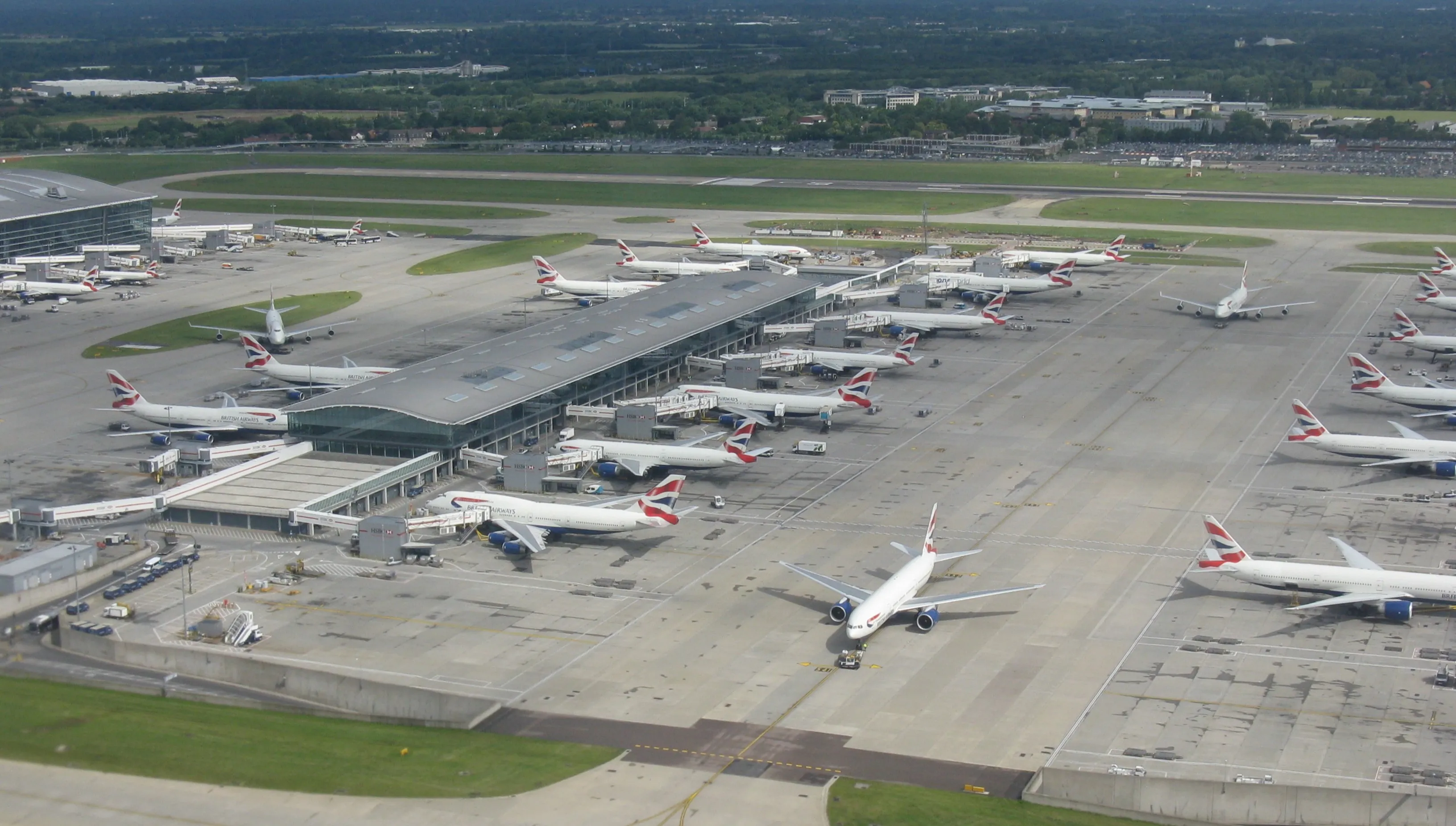 Heathrow na dłużej z ograniczeniami