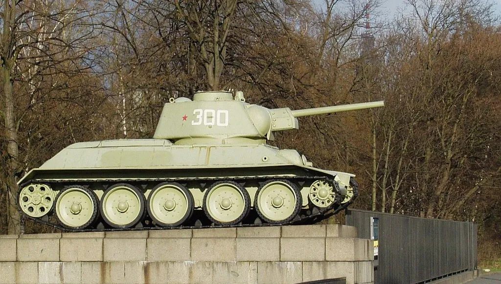 Estonia: demontaż pomnika sowieckiego czołgu T-34 w mieście Narwa