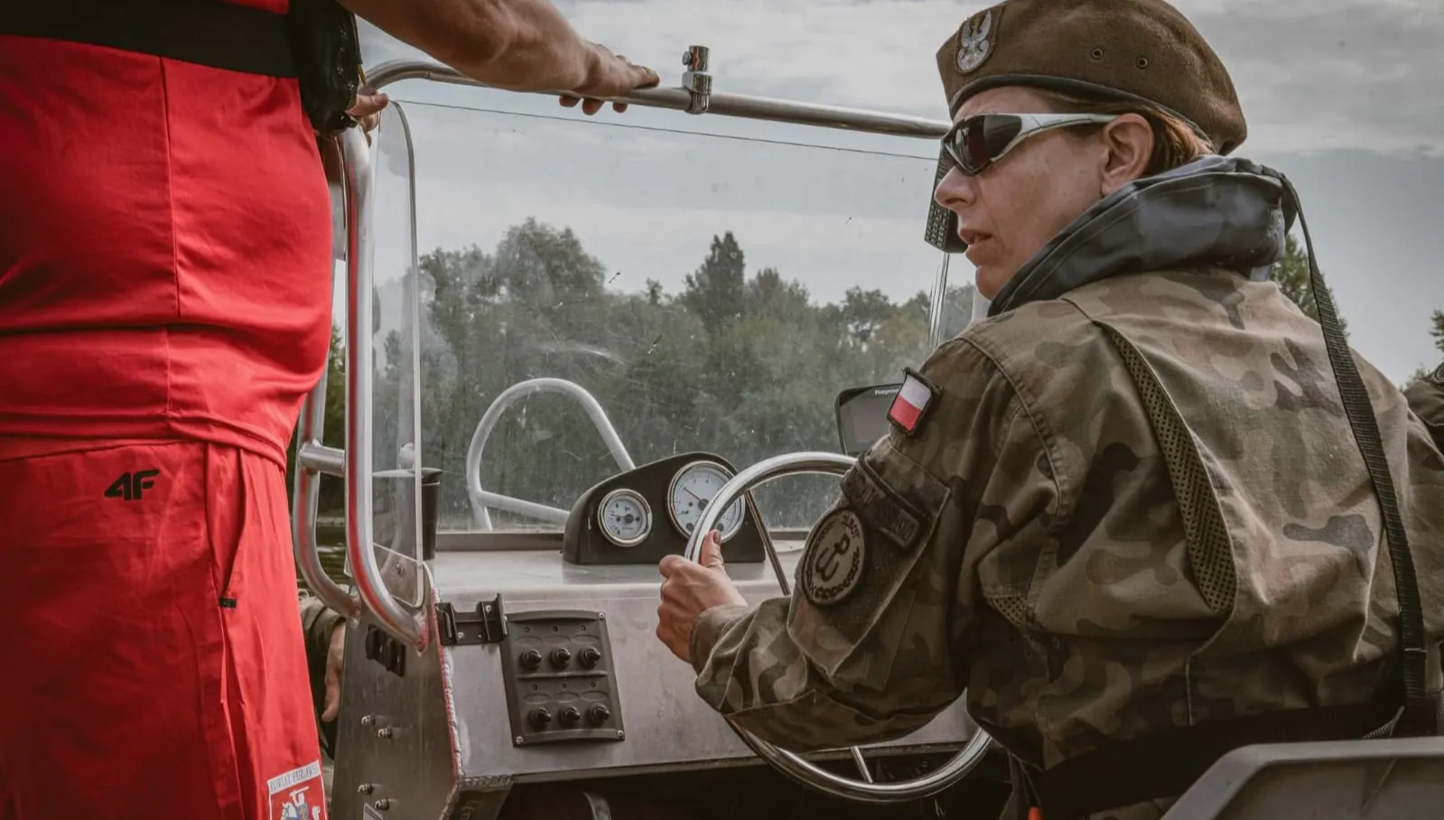 Terytorialsi pomagają przy usuwaniu ryb z Odry