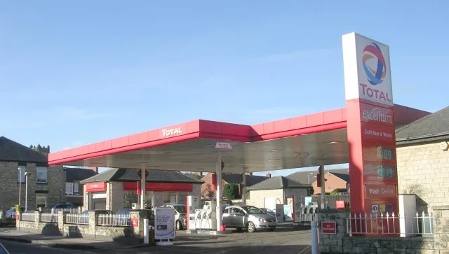 "Le Monde": Francuski koncern dostarcza paliwo dla rosyjskich myśliwców 