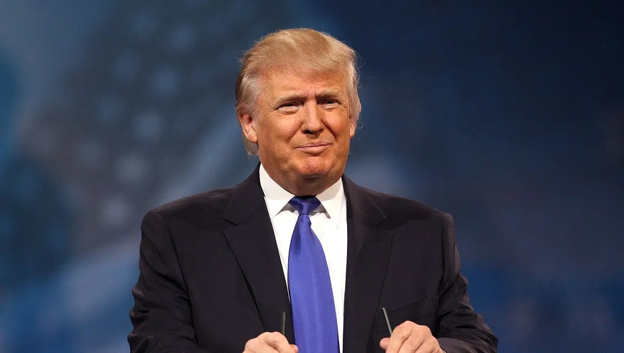 Przeszukanie w posiadłości Trumpa. Sąd nakazał ujawnić ważny dokument w sprawie