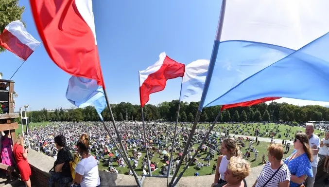 Na Jasnej Górze: "życie zatruwane przez partyjne interesy"