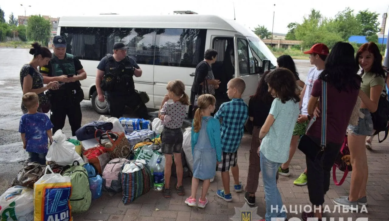 Ukraina: przymusowe ewakuacje obywateli z kolejnych obwodów
