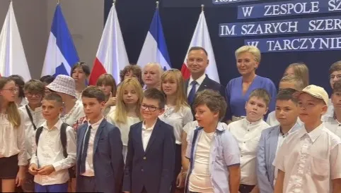 Prezydent podczas inauguracji roku szkolnego. "Fakt, że tuż za granicą Polski toczy się wojna, pozwala docenić rolę szkoły"