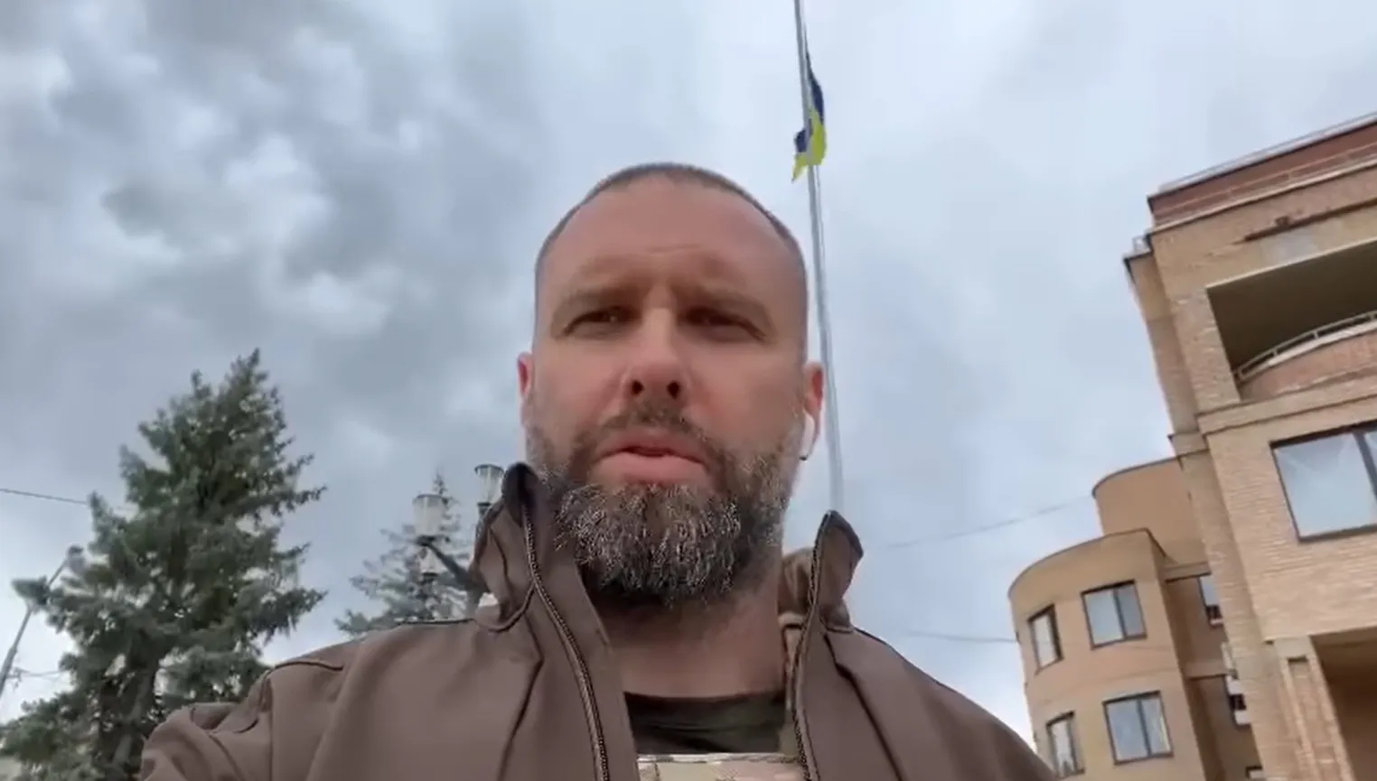 Kolejna miejscowość odbita z rąk okupantów. Podniesiono ukraińską flagę 