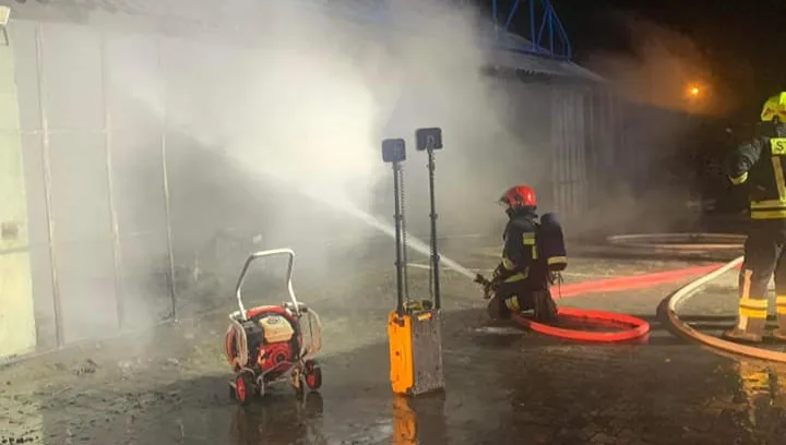 Pożar hangaru. Spłonęły 2 awionetki i motolotnia. ZDJĘCIA