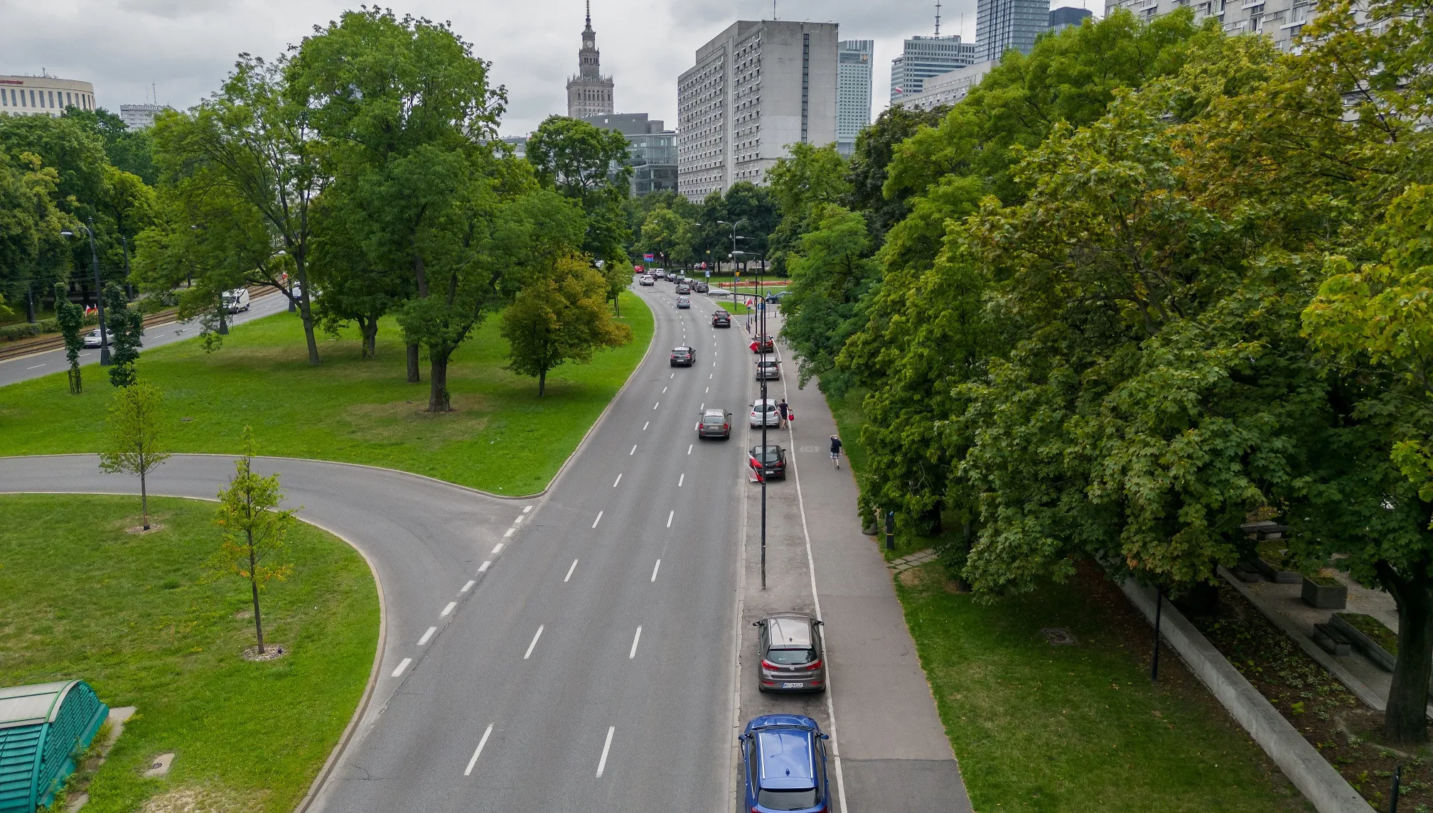 Decyzja warszawskich radnych. Zamiast parkingu - droga rowerowa