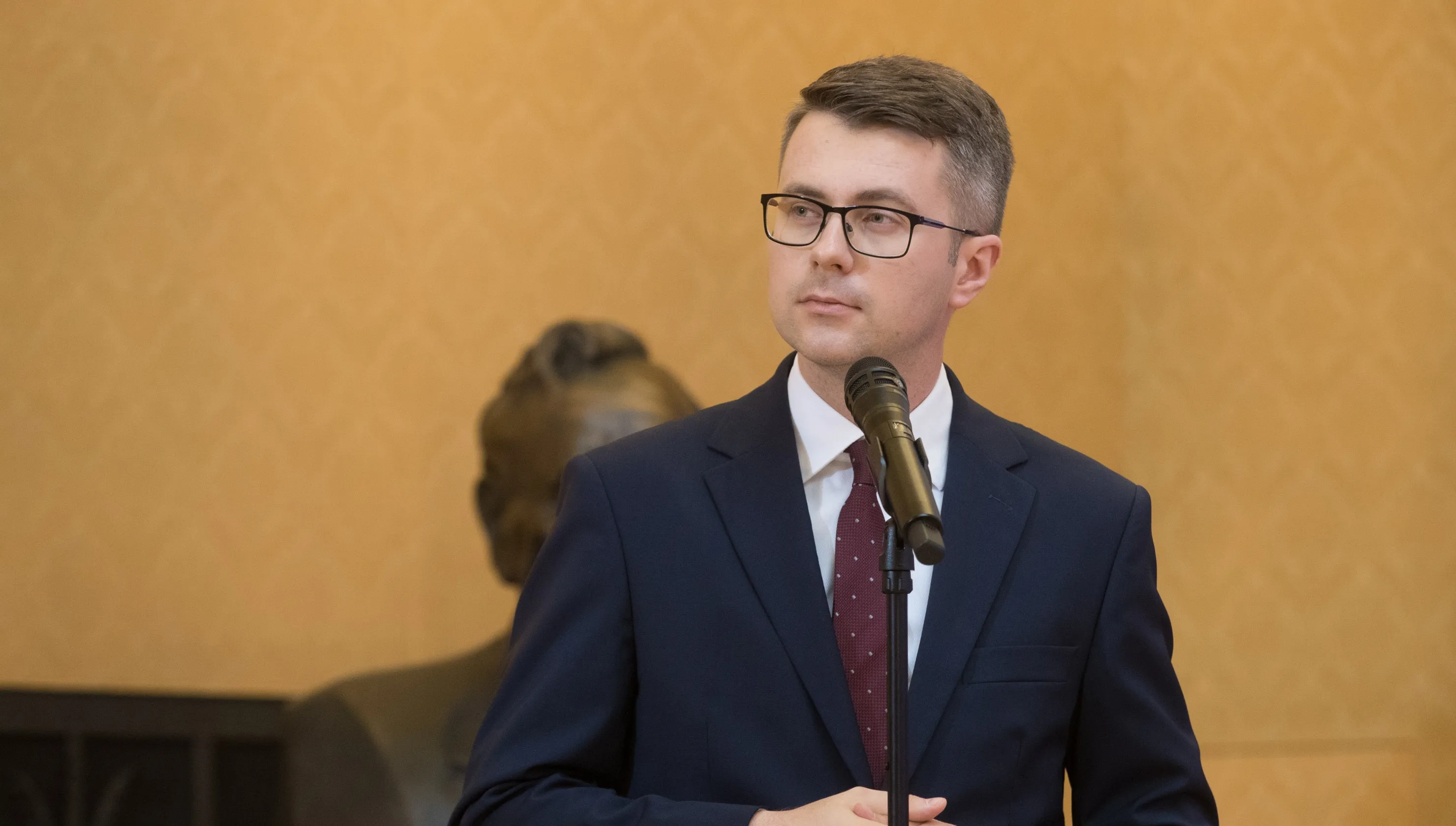 "Banki nie są biedne, niech solidarnie podzielą się ze społeczeństwem". Müller nie wyklucza rozwiązań ustawowych