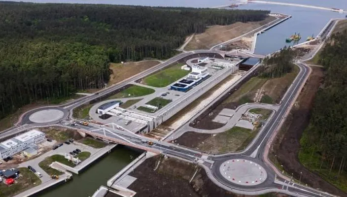 Gróbarczyk: Za rok kanałem przez Mierzeję Wiślaną będą pływać "dziesięciotysięczniki"