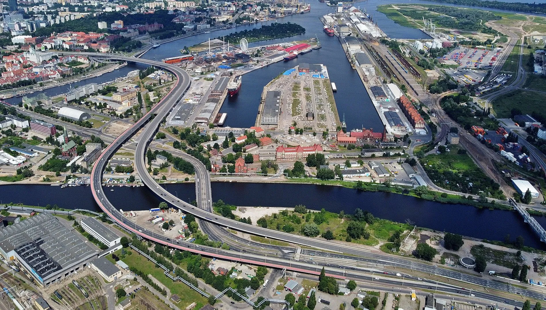 Szczecin: samochód wjechał do Odry. Zginęła jedna osoba