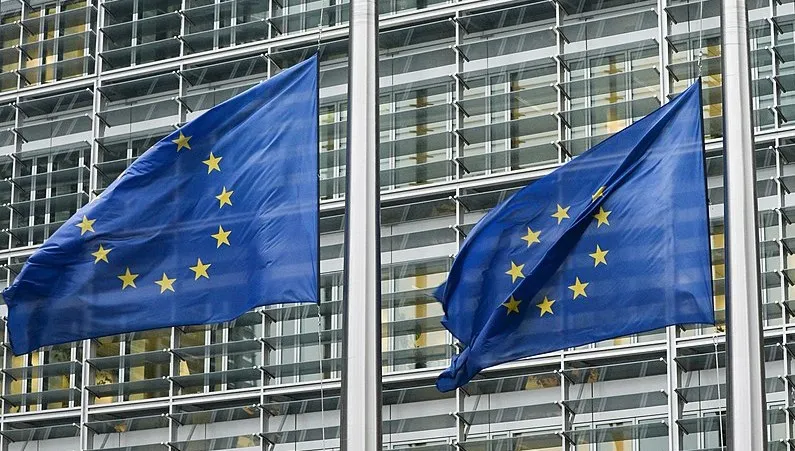 Komisja Europejska chce zablokować fundusze dla Węgier. Morawiecki: "Polska będzie się temu przeciwstawiała"