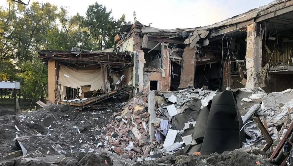 Rosyjski atak rakietowy na Zaporoże. Jeden z pocisków trafił w hotel. Pod gruzami są ludzie