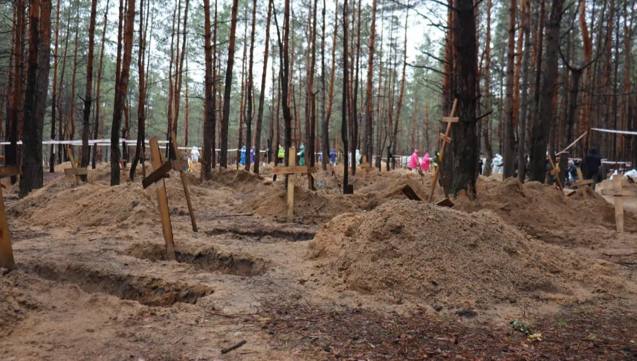 Kolejne dwa masowe groby w pobliżu miasta Izium