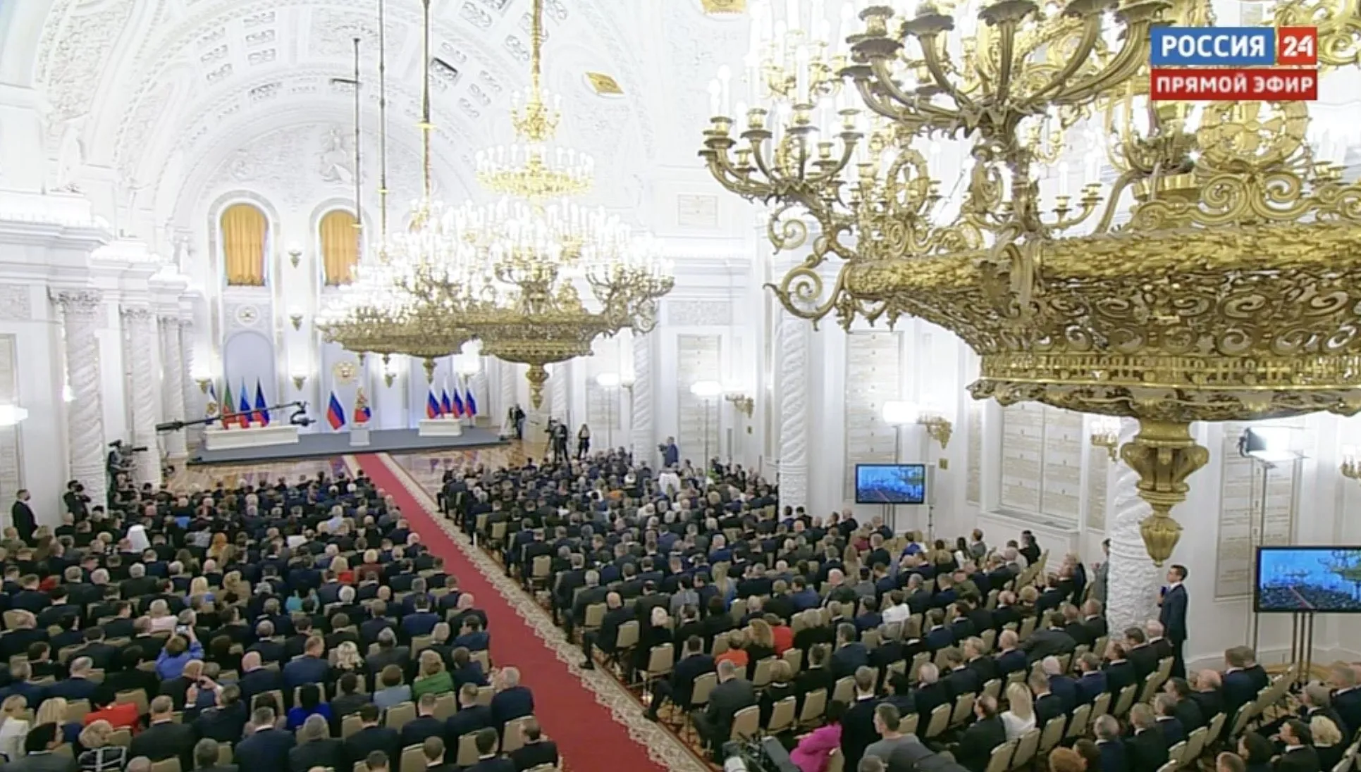 Putin fetuje na Kremlu, a na Krymie - eksplozje