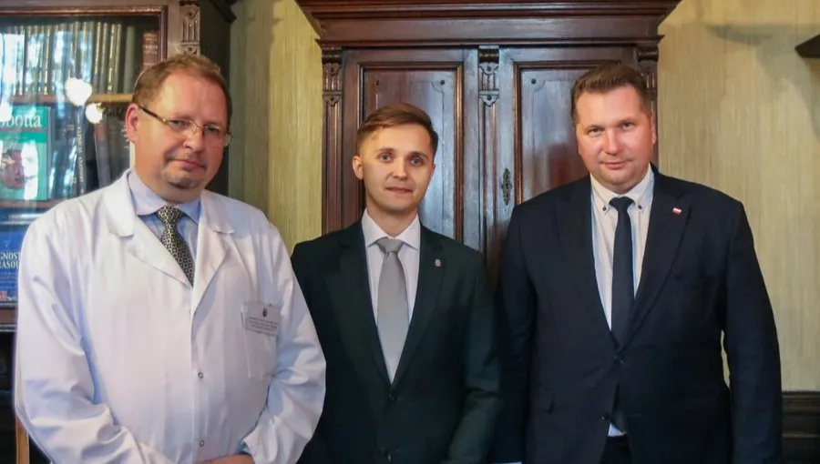"Wyzwania, z którymi mierzą się młodzi naukowcy". O tym rozmawiał minister Czarnek