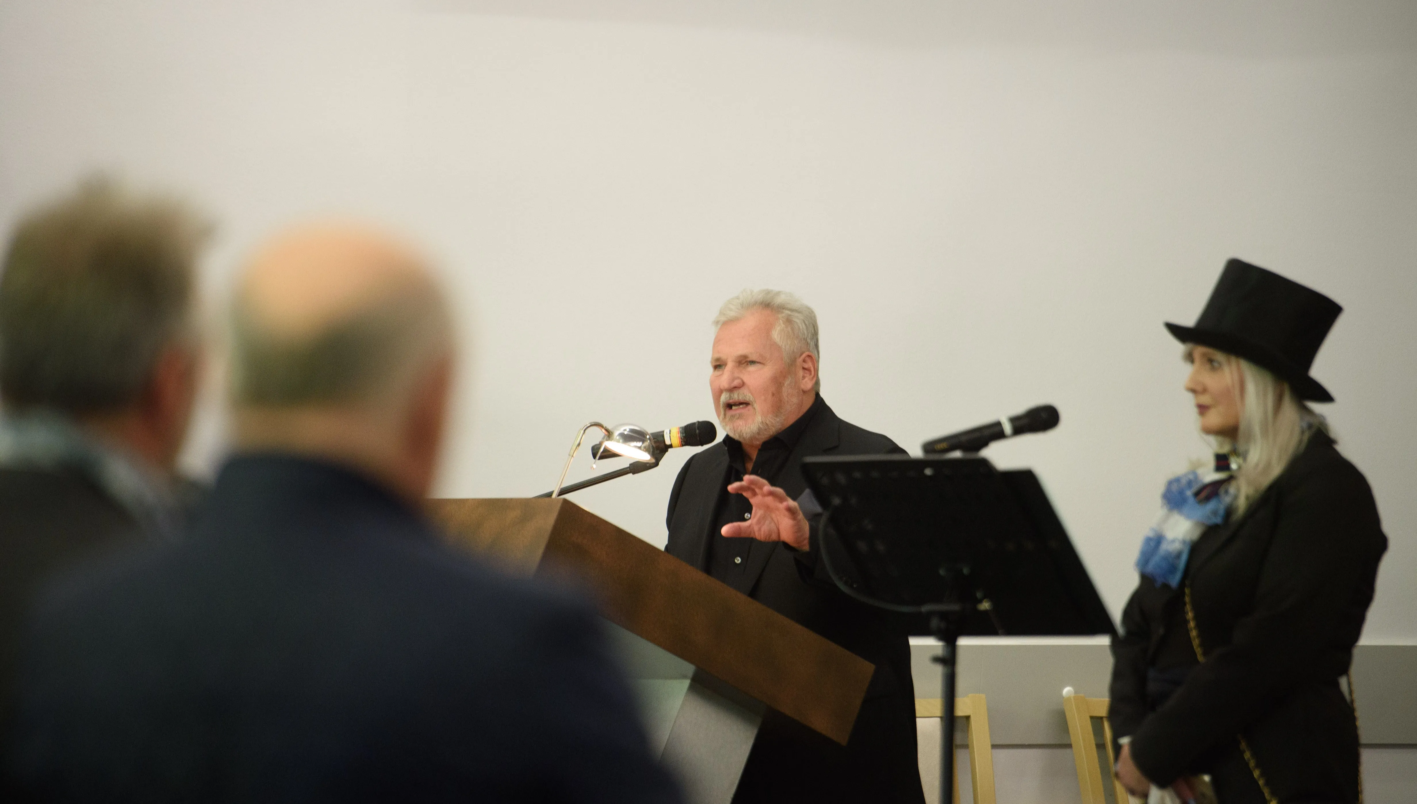 Kwaśniewski przemawiał na pogrzebie Urbana. Reakcje są ostre. "Wstyd, komunisto"