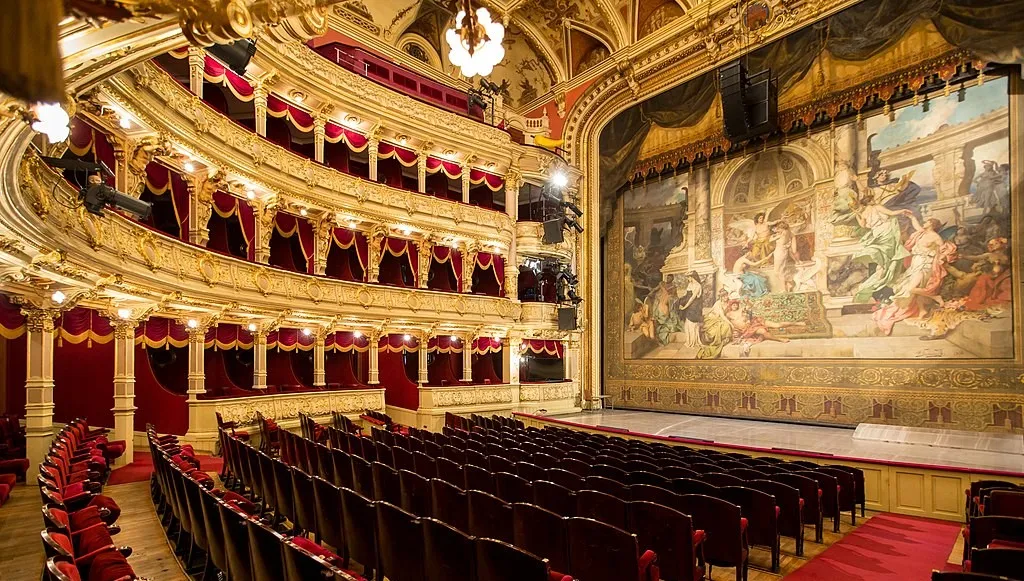 Wyjątkowa licytacja! W Teatrze Słowackiego wyprzedaż kostiumów, rekwizytów i elementów scenografii