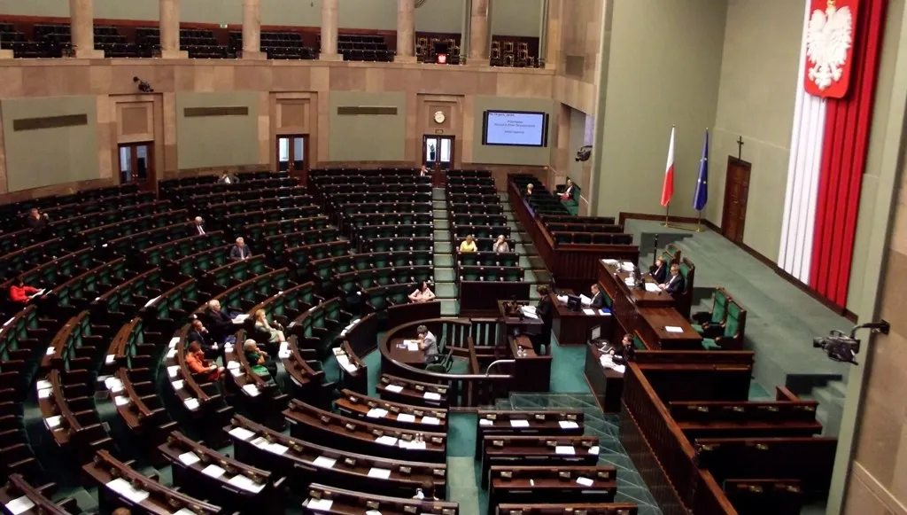 PiS liderem nowego sondażu parlamentarnego