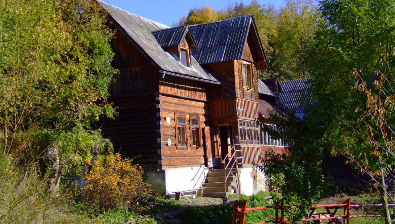 Doszczętnie spłonęło schronisko studenckie w Gorcach