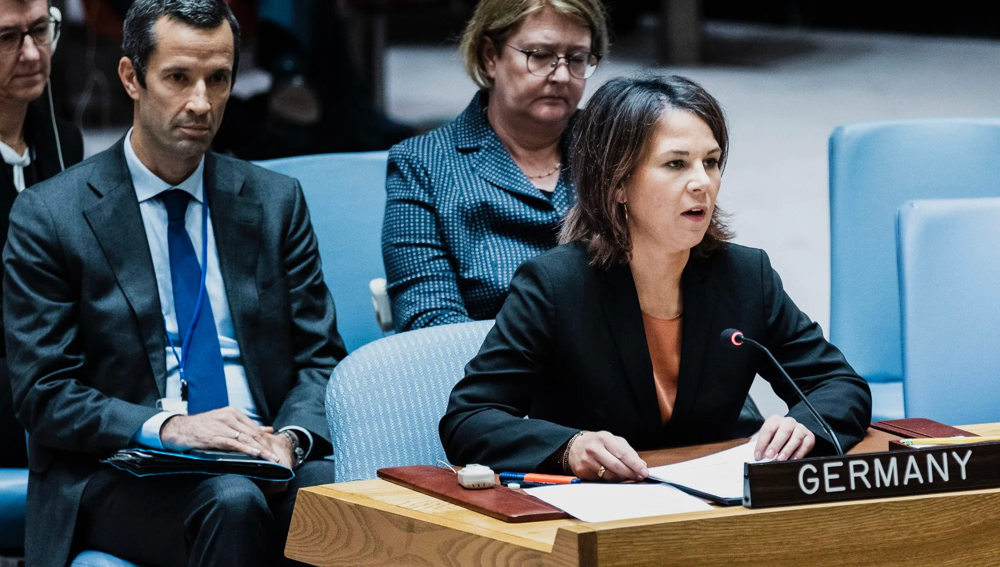 Niemieckie MSZ zdecydowało o zdjęciu krzyża w sali obrad G7. Szefowa resortu odcina się od tej decyzji