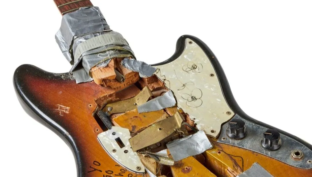 Roztrzaskana gitara Kurta Cobaina sprzedana na aukcji. Fender Mustang zlicytowany za 486 tys. dolarów