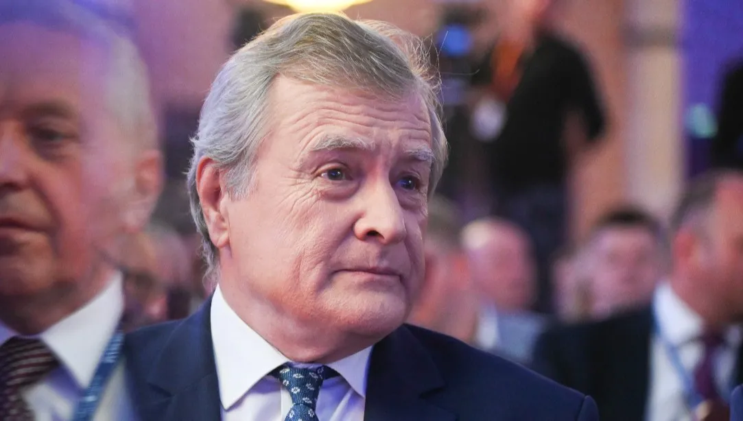 Tusk stawia na "ulicę i zagranicę". Efekt - rosnąca agresja. Gliński: Komu to służy? 