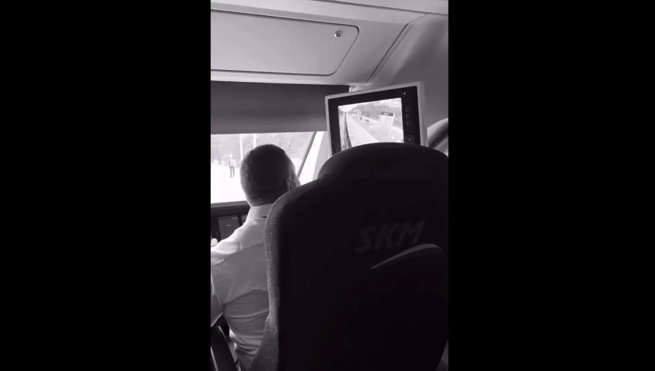 Awaria na kolei, opóźnione i odwołane pociągi w Warszawie