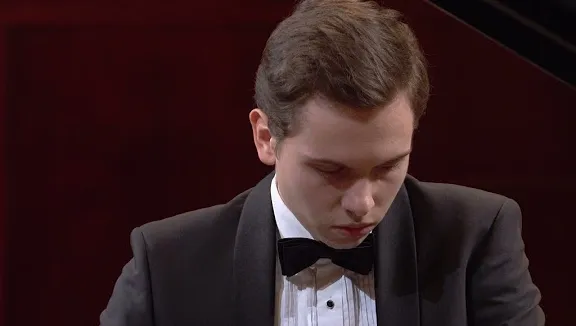Mateusz Krzyżowski najlepszym pianistą w Konkursie Paderewskiego