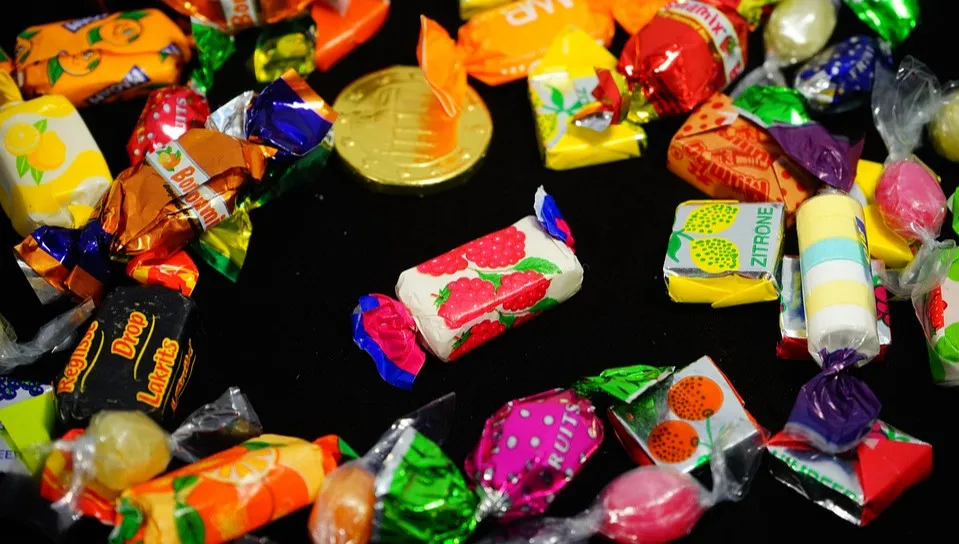 Wypadek na Zakopiance. Na jezdnię wysypały się cukierki