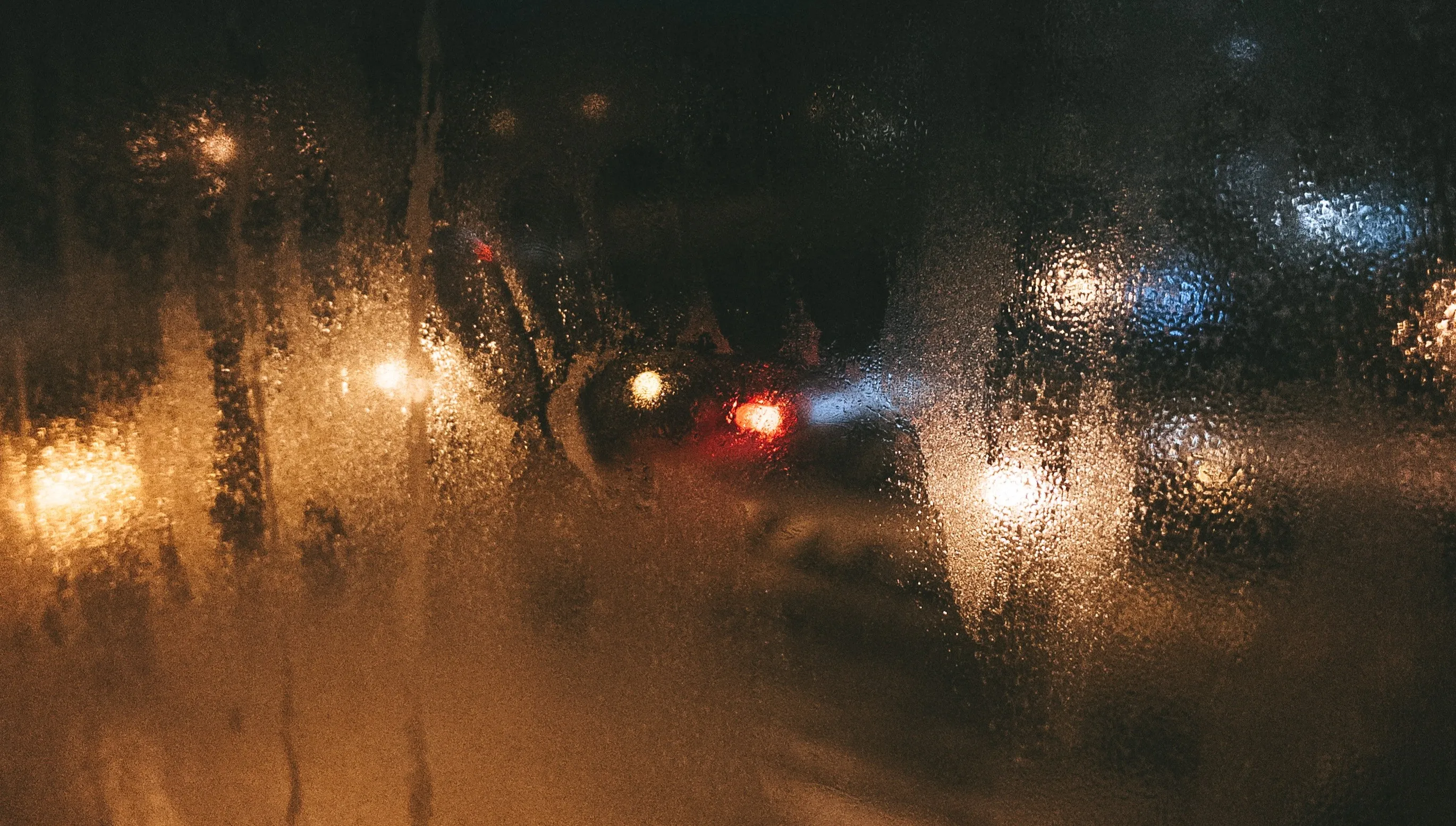 Jak będą wyglądać tegoroczne święta? Wstępne analizy meteorologów: Dodatnie temperatury, bez śniegu, ale z deszczem