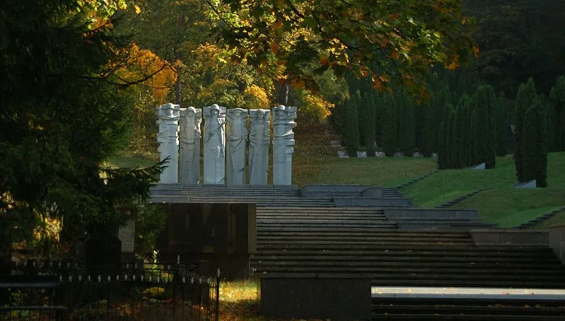 Władze Wilna nie czekają na ONZ. Rozpoczęła się rozbiórka sowieckiego monumentu na Antokolu
