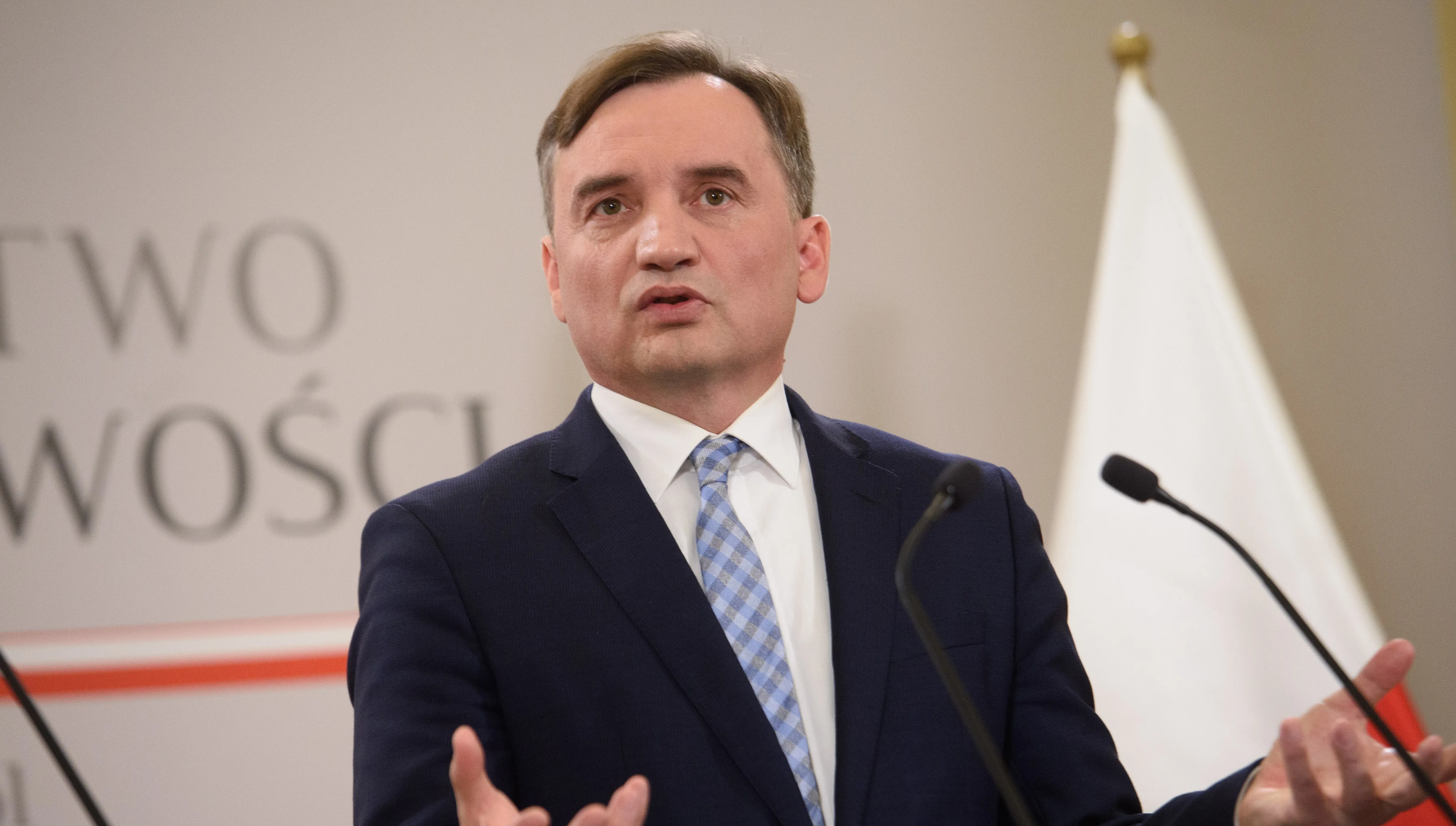 "To najlepsza odpowiedź na zarzuty opozycji dot. losu kobiet". Polska w awangardzie ochrony ofiar przemocy domowej