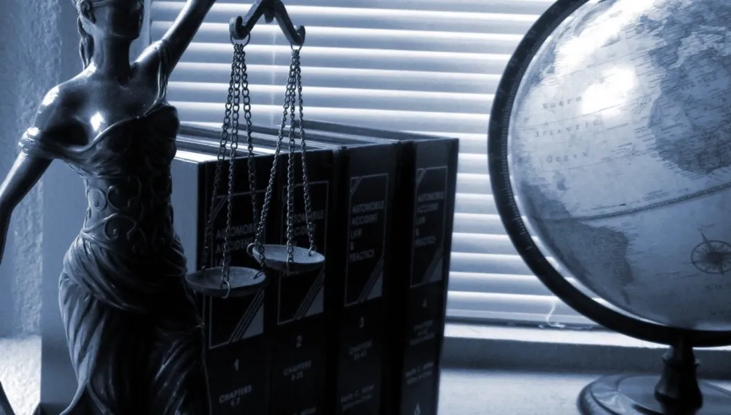 Fotomontaż z prezesem PiS w gabinecie prokuratora. Sprawę… umorzono. Nie doszło do znieważenia?