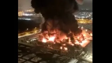 Potężny pożar i wybuchy obudziły mieszkańców podmoskiewskiego miasta Chimki. Ogień rozniósł się błyskawicznie [WIDEO]